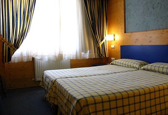 Hotell Bezana 3*
